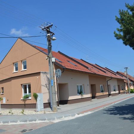 Apartmany Za Dvorem Velké Pavlovice Exteriör bild