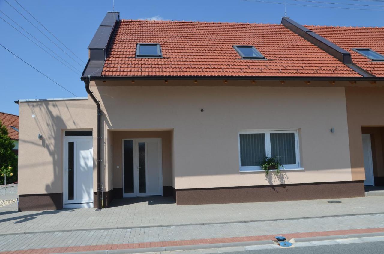 Apartmany Za Dvorem Velké Pavlovice Exteriör bild