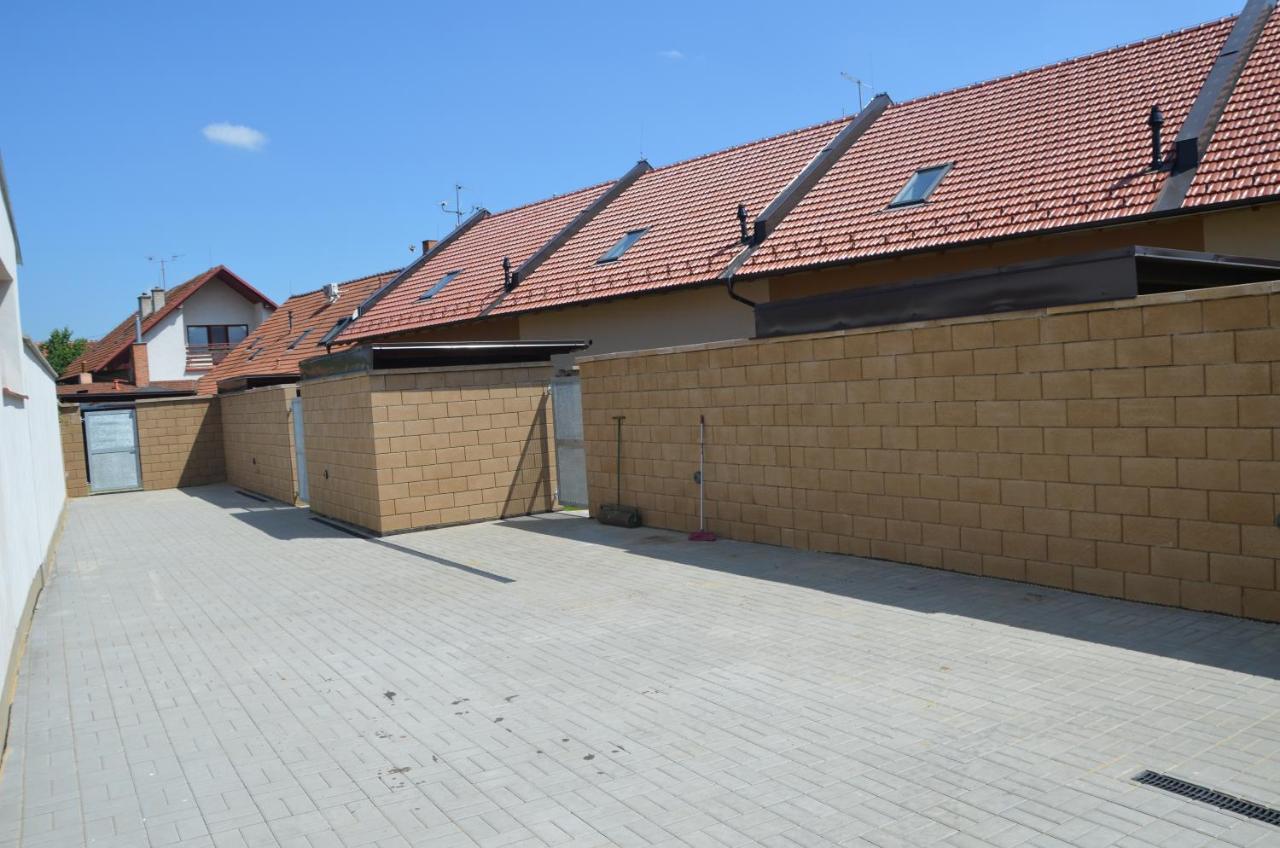Apartmany Za Dvorem Velké Pavlovice Exteriör bild