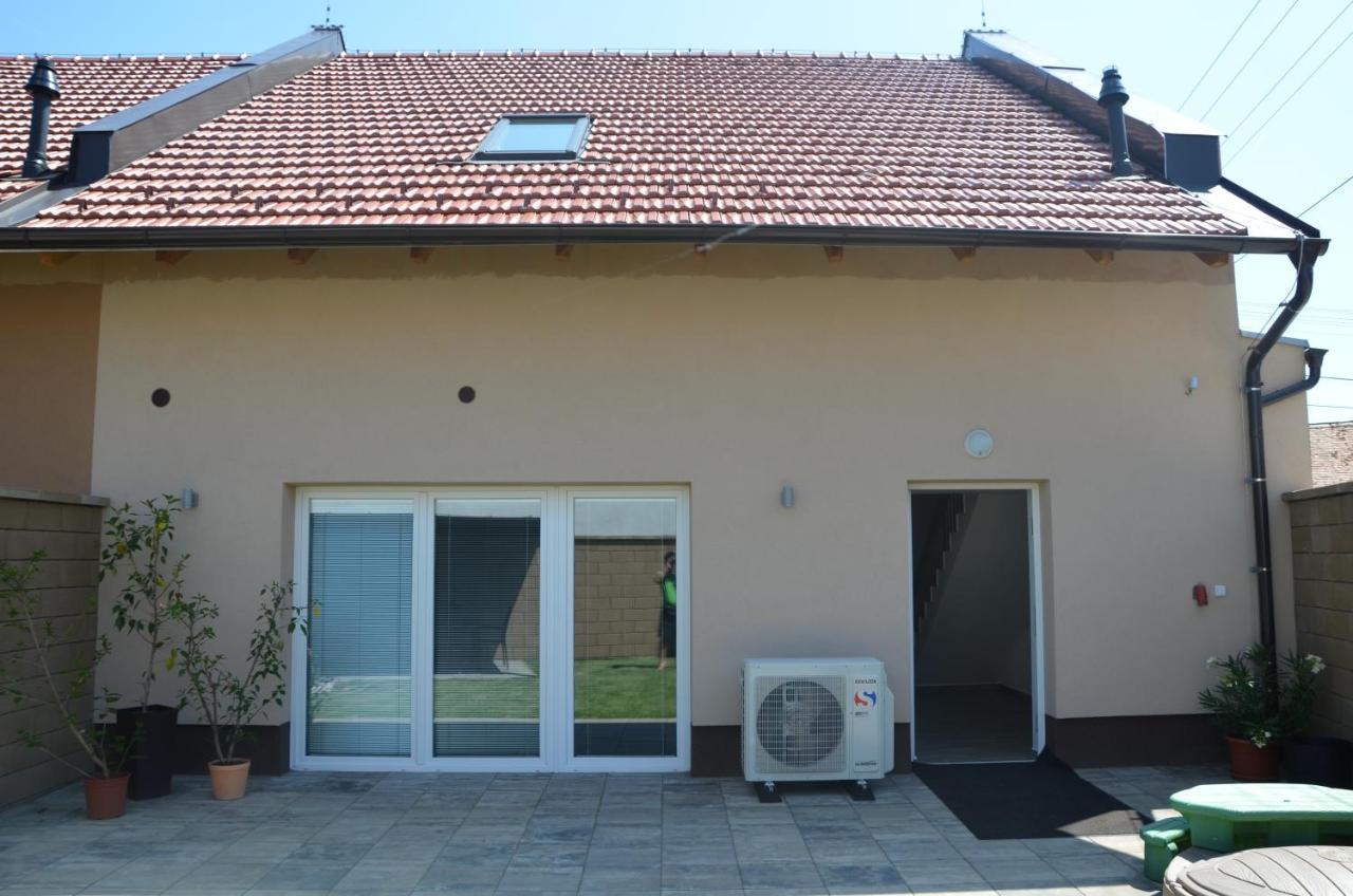 Apartmany Za Dvorem Velké Pavlovice Exteriör bild