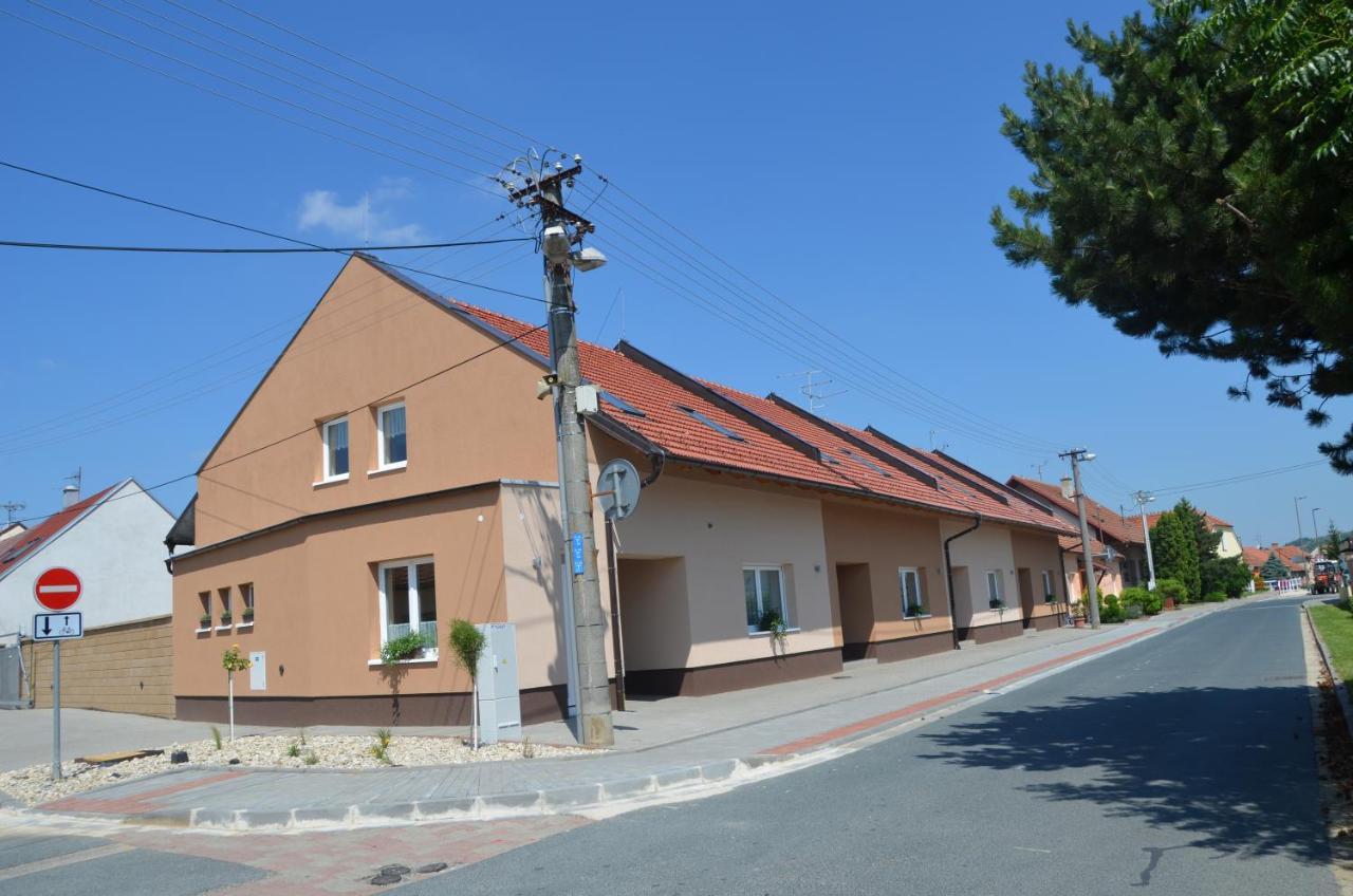 Apartmany Za Dvorem Velké Pavlovice Exteriör bild